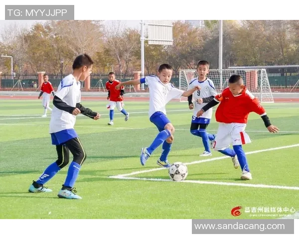 当足球明星踢键子展现球场之外的另一种魅力与风采